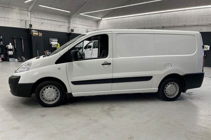 Hvid Toyota ProAce fra 2015