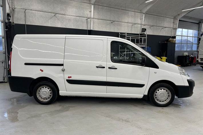 Hvid Toyota ProAce fra 2015