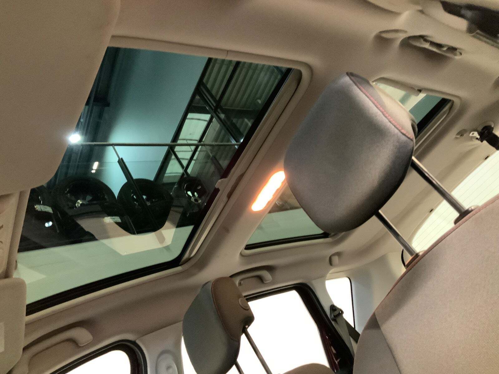 Rød Renault Scenic III fra 2013