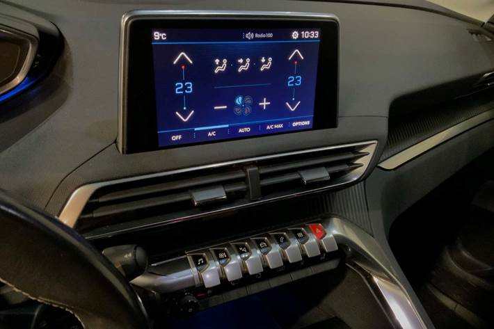 Grå Peugeot 5008 fra 2018