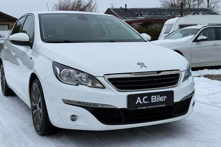 Hvid Peugeot 308 fra 2015