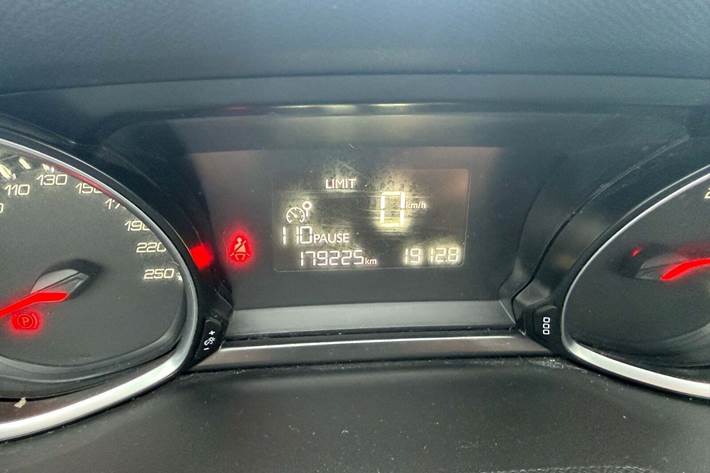 Hvid Peugeot 308 fra 2015