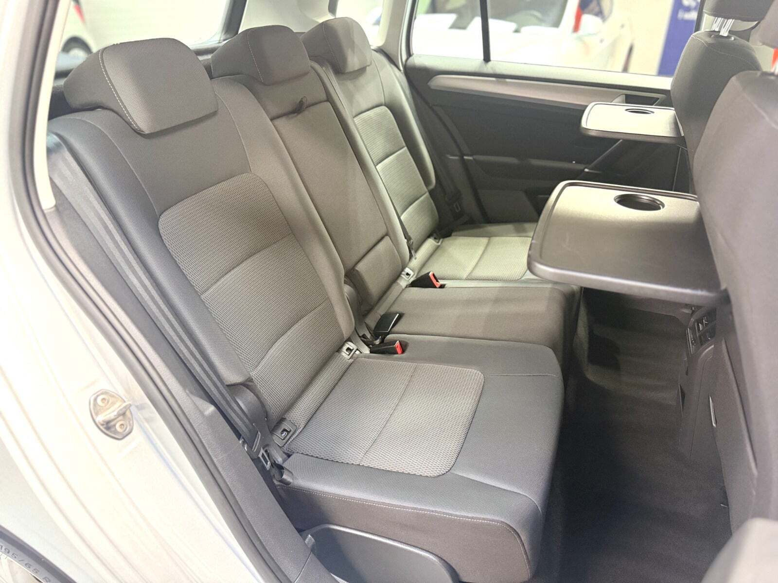 Sølv VW Golf Sportsvan fra 2015