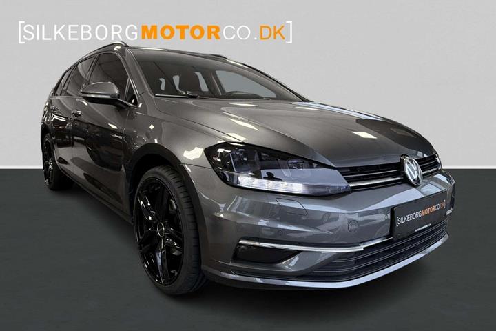 Grå VW Golf VII fra 2020 set udefra