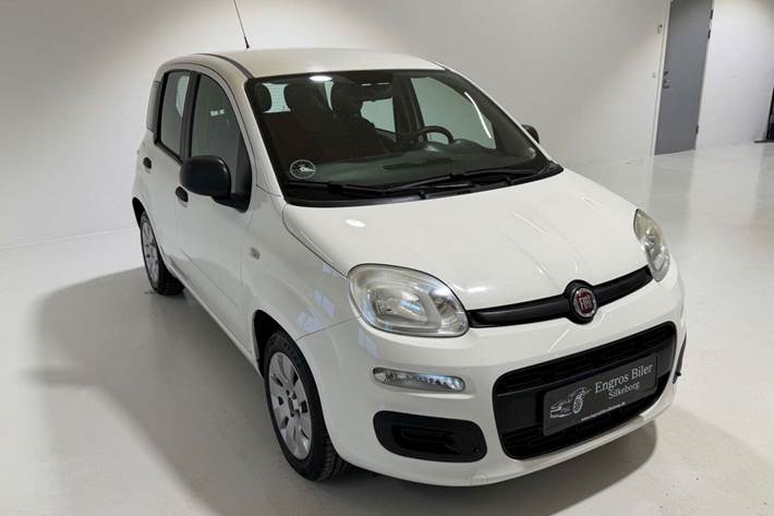Hvid Fiat Panda fra 2012 set udefra