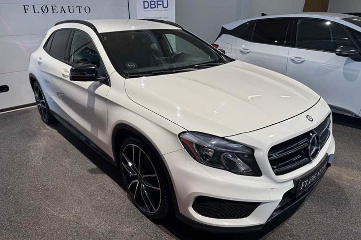 Hvid Mercedes GLA180 d fra 2016 set udefra