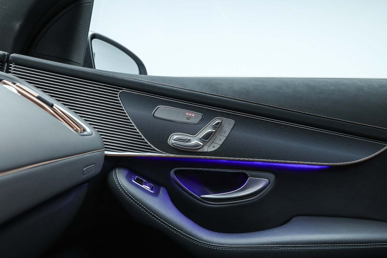 Sølv Mercedes EQC400 fra 2023