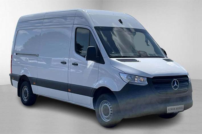 Hvid Mercedes Sprinter 317 fra 2024