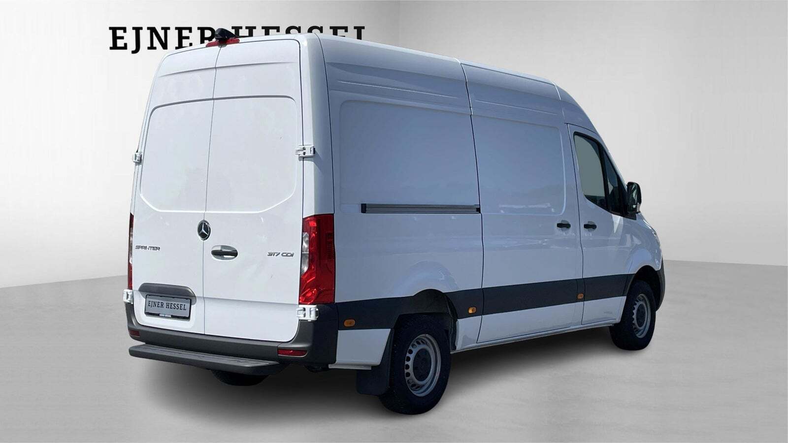 Hvid Mercedes Sprinter 317 fra 2024