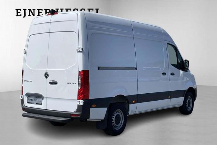 Hvid Mercedes Sprinter 317 fra 2024
