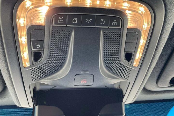 Hvid Mercedes Sprinter 317 fra 2024