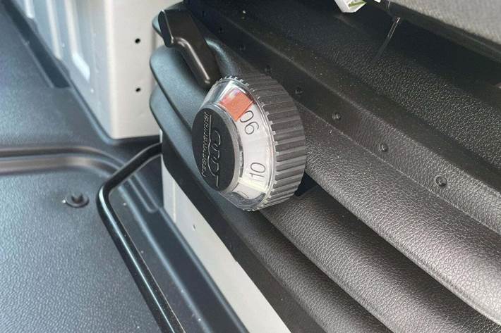 Hvid Mercedes Sprinter 317 fra 2024