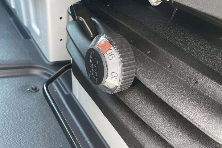 Hvid Mercedes Sprinter 317 fra 2024