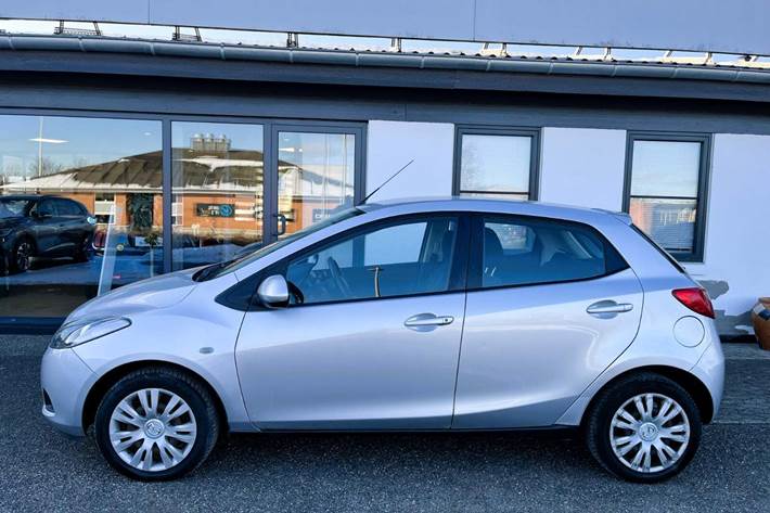 Sølv Mazda 2 fra 2008
