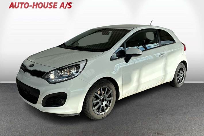 undefined Kia Rio fra 2014 set udefra