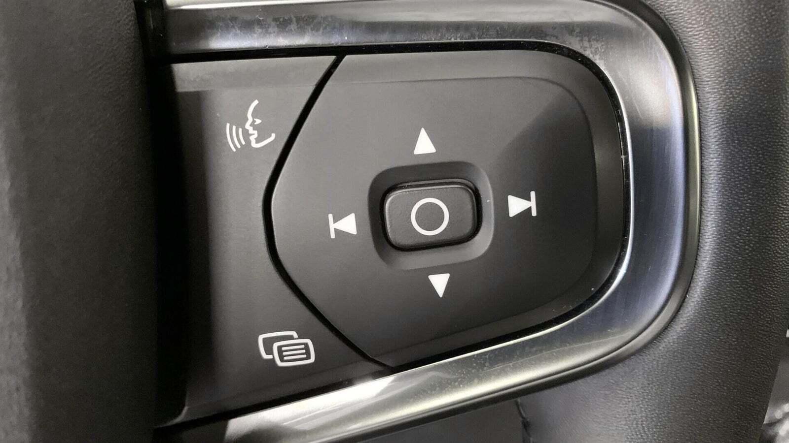 Sort Volvo XC40 fra 2023