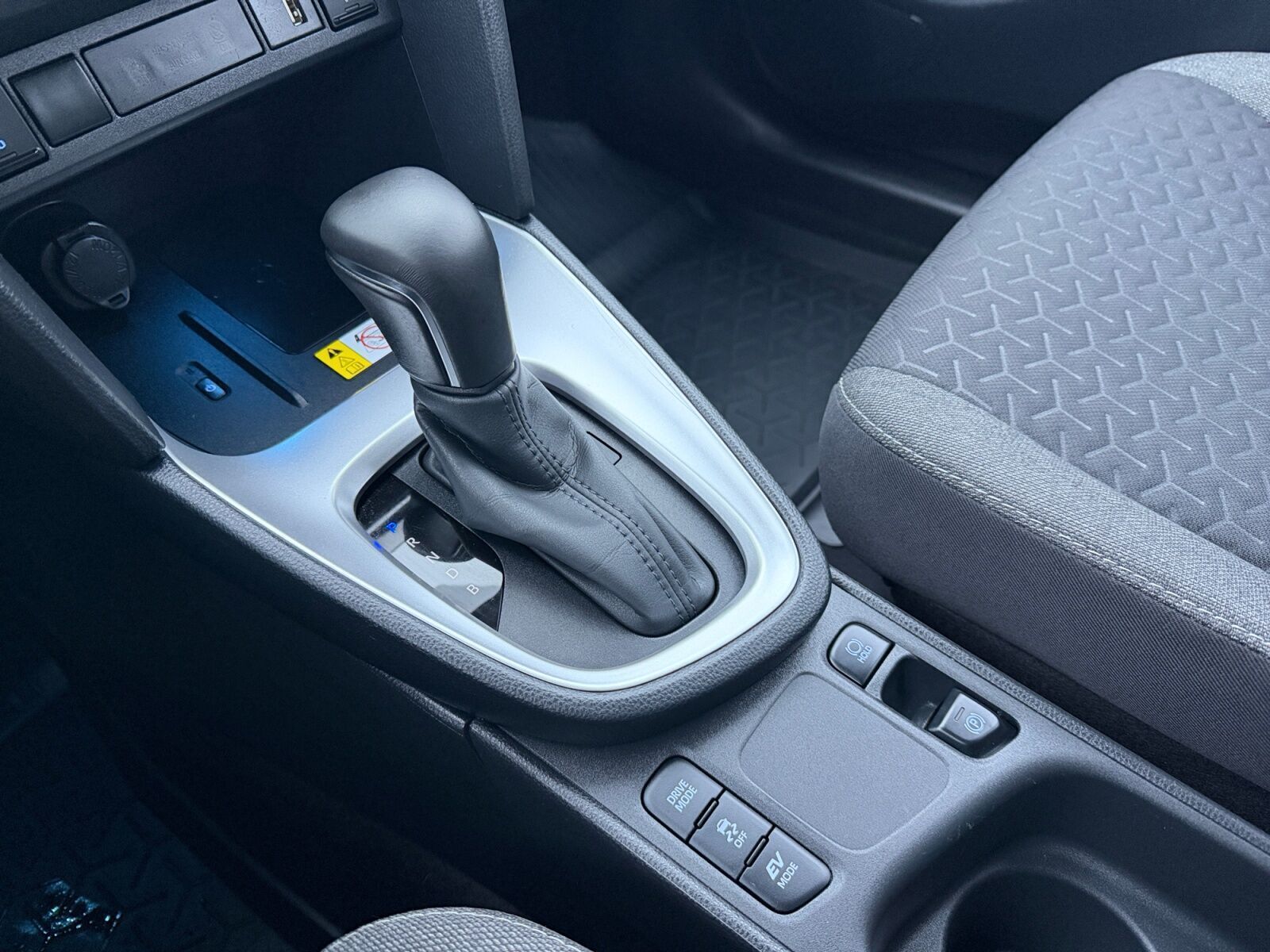 Sølv Toyota Yaris Cross fra 2023