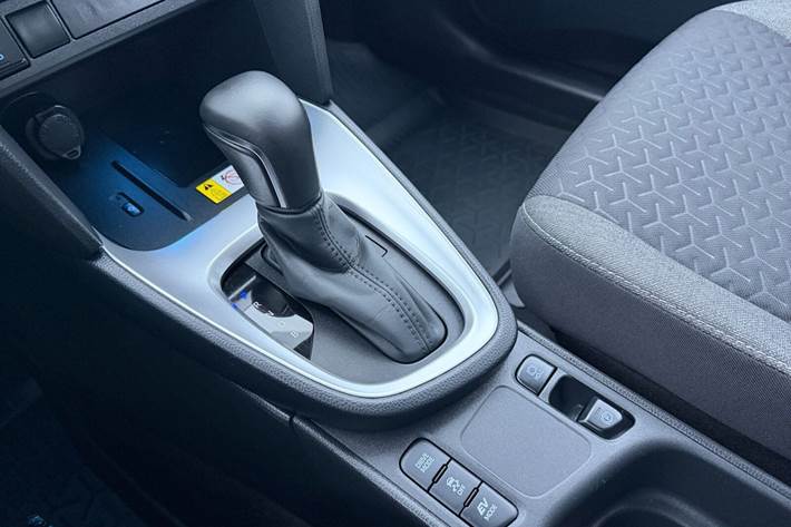 Sølv Toyota Yaris Cross fra 2023