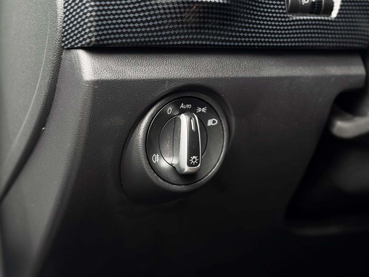 Hvid VW E-UP! fra 2022