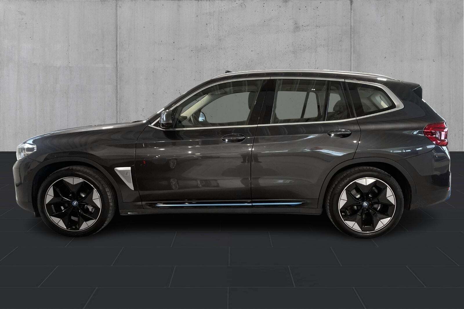 BMW iX3 Charged Plus