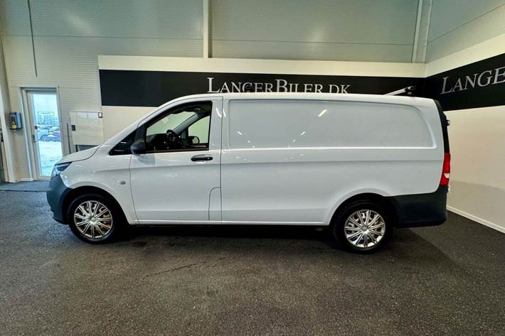 Hvid Mercedes Vito 114 fra 2022