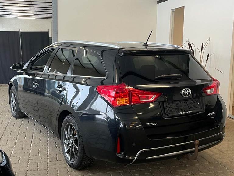 Toyota Auris 2,0 D-4D T2+ Touring Sports