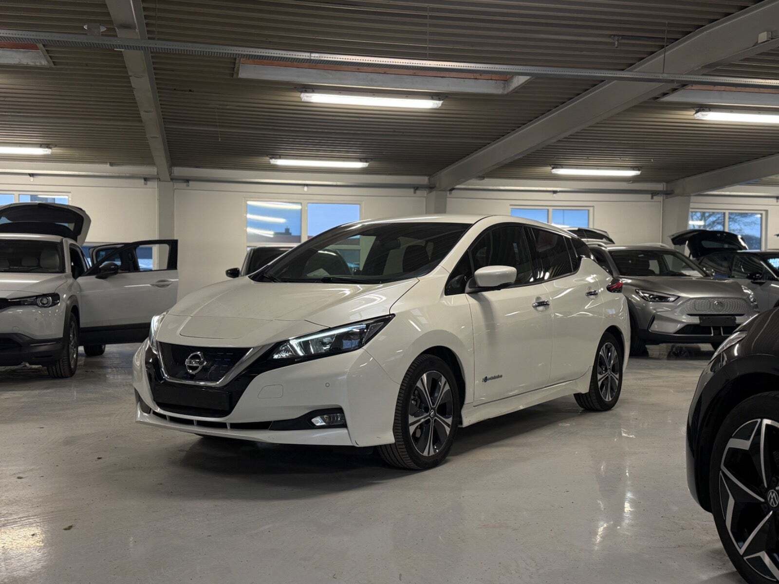 Hvid Nissan Leaf fra 2019
