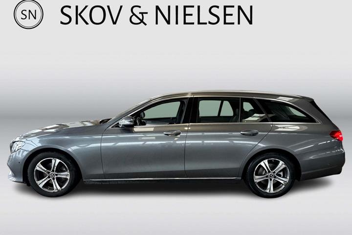 Grå Mercedes E220 d fra 2018