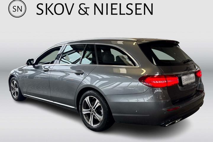 Grå Mercedes E220 d fra 2018