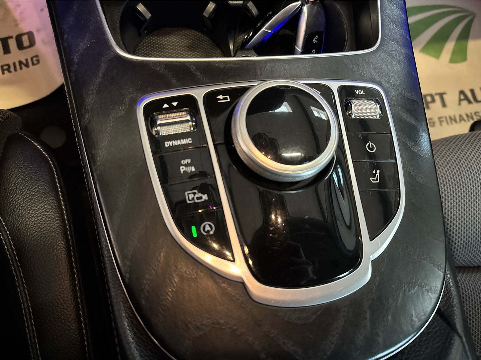Grå Mercedes E220 d fra 2018