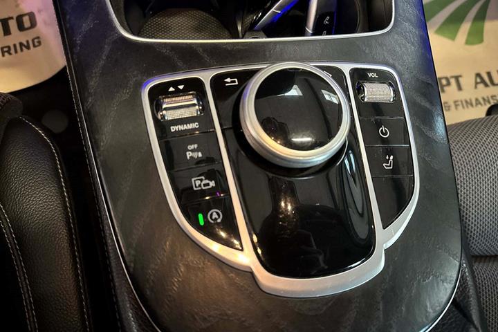 Grå Mercedes E220 d fra 2018
