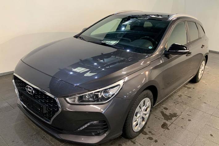 Brun Hyundai i30 fra 2018 set udefra