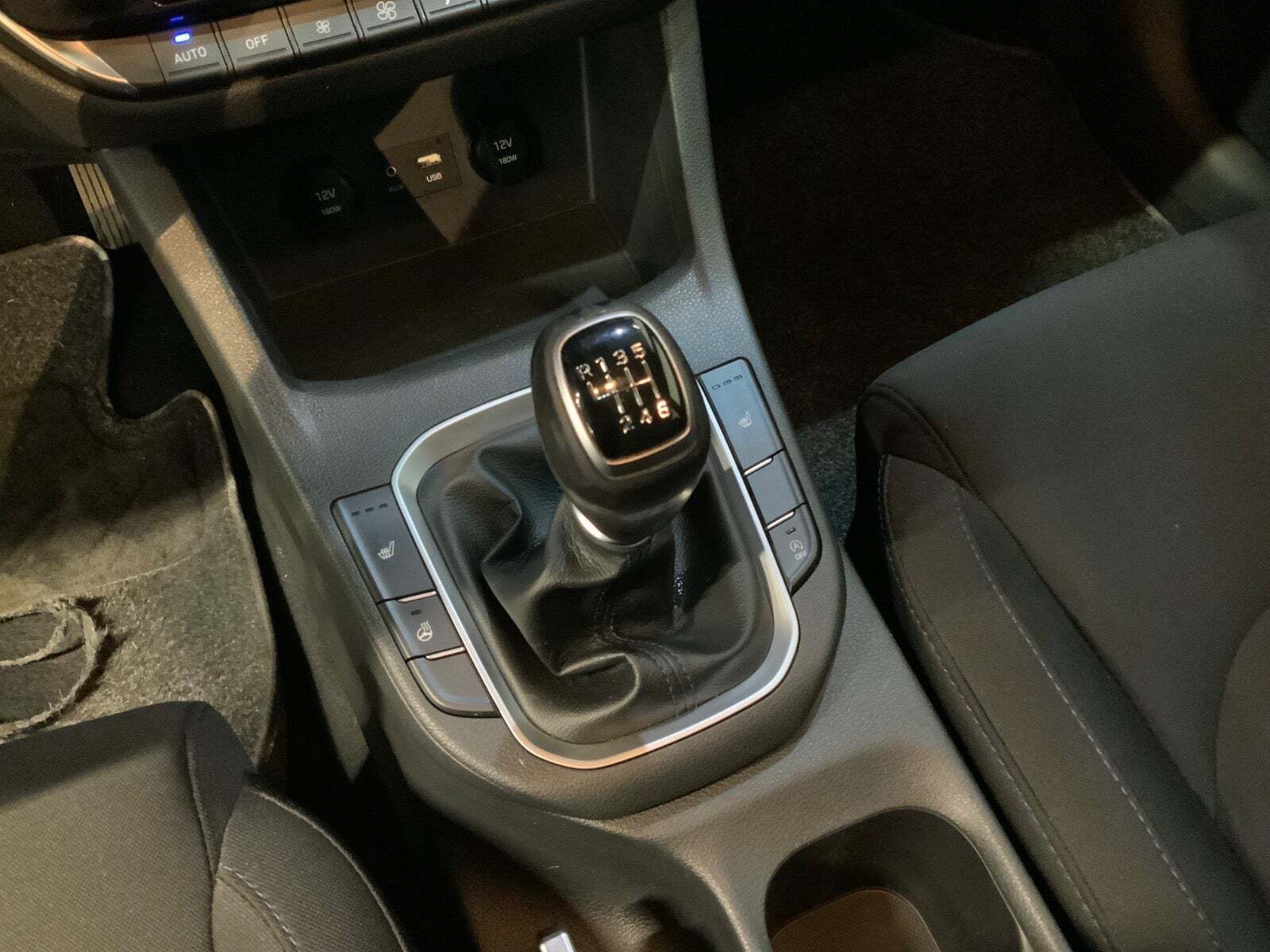 Brun Hyundai i30 fra 2018