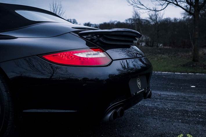 Sort Porsche 911 Carrera fra 2009