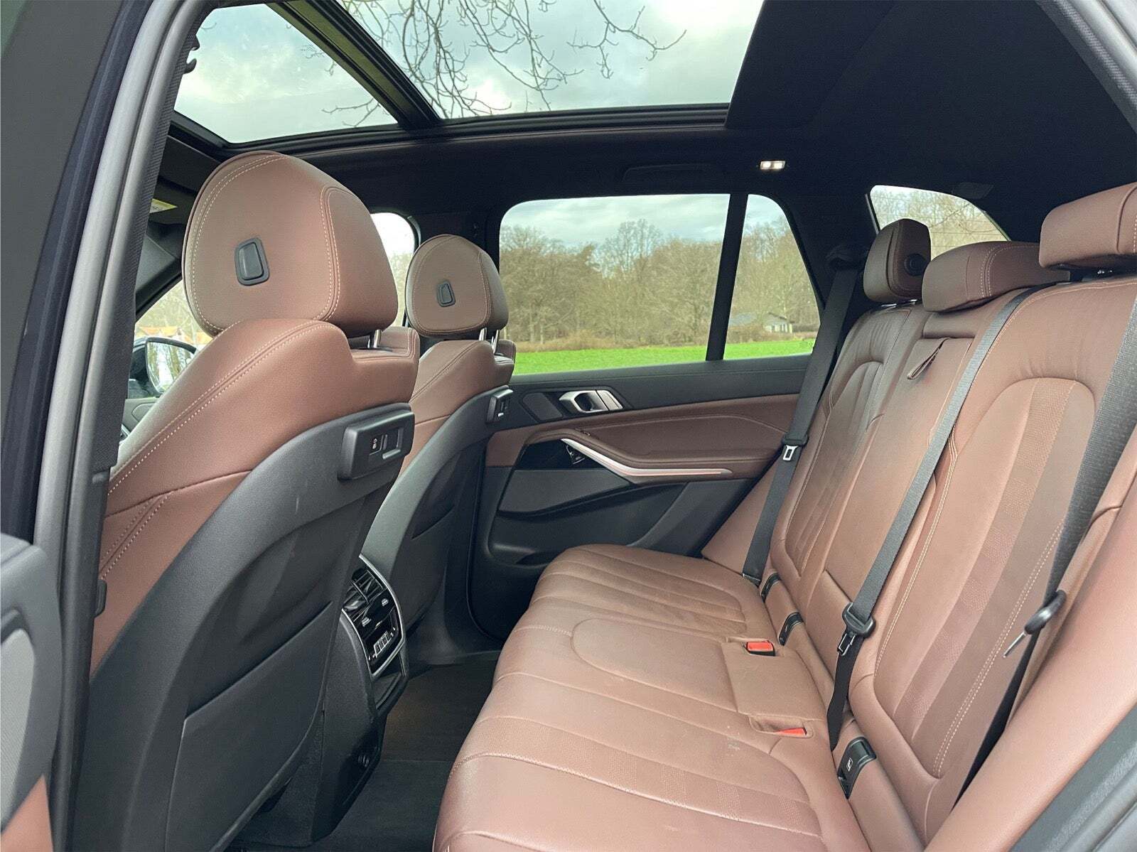 Grå BMW X5 fra 2020