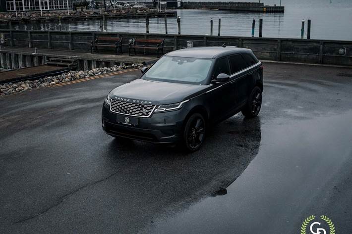 Grå Land Rover Range Rover Velar fra 2022 set udefra