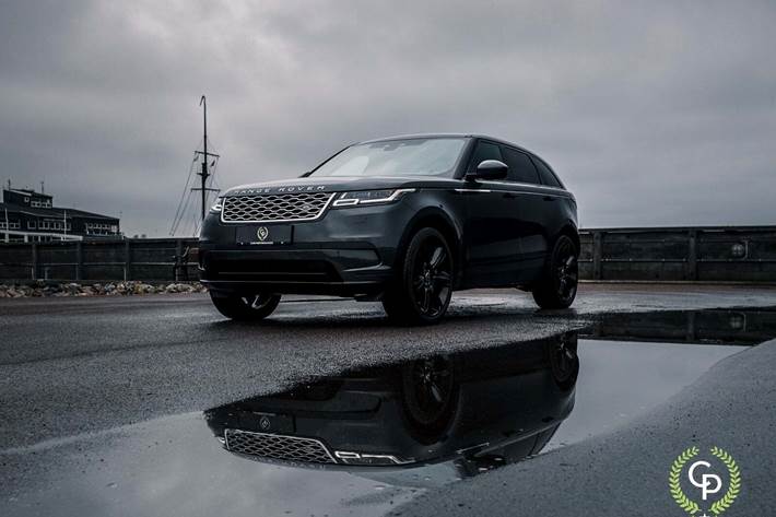 Grå Land Rover Range Rover Velar fra 2022