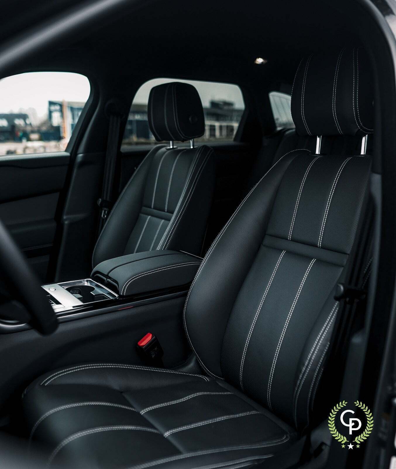 Grå Land Rover Range Rover Velar fra 2022