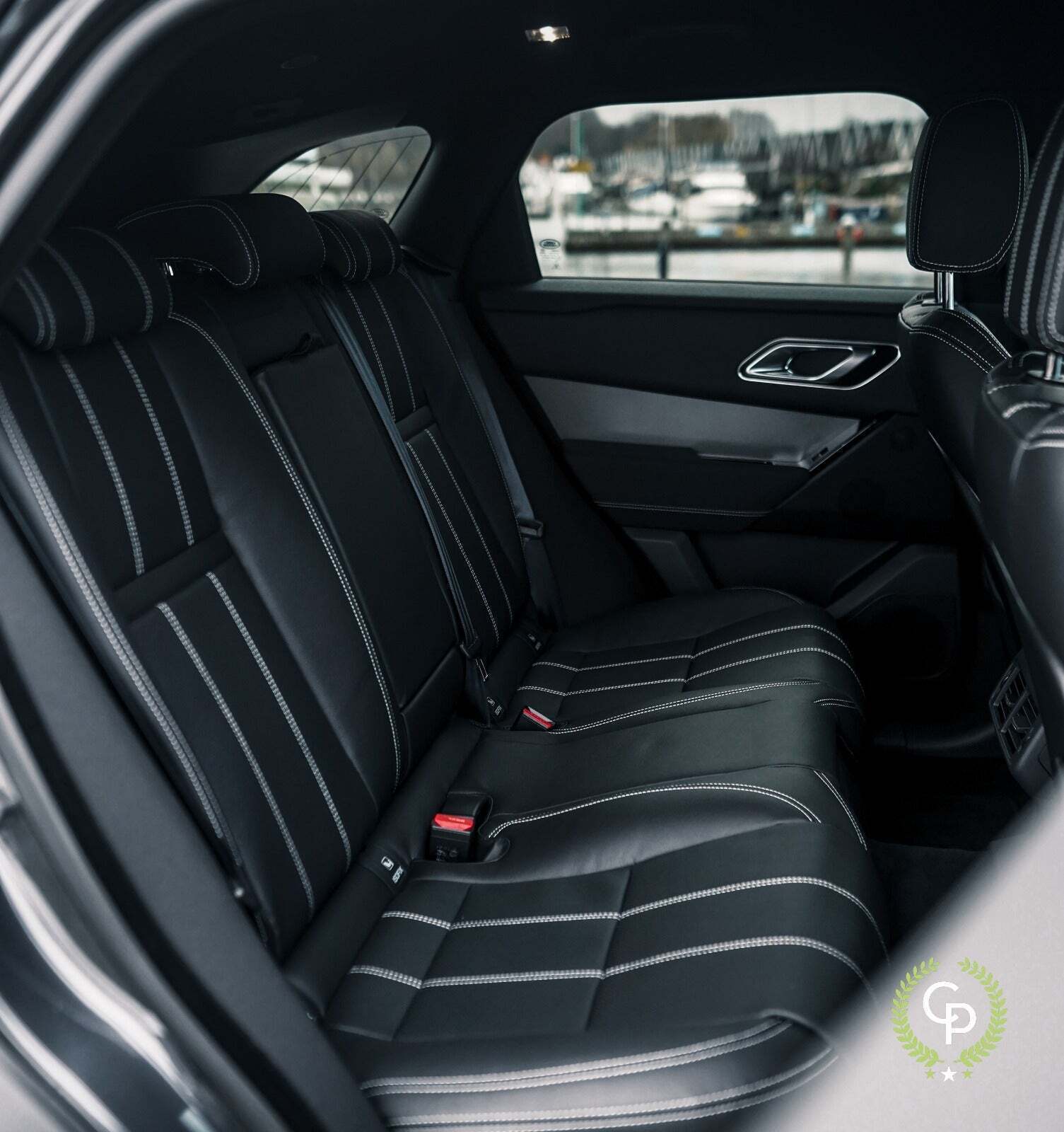 Grå Land Rover Range Rover Velar fra 2022