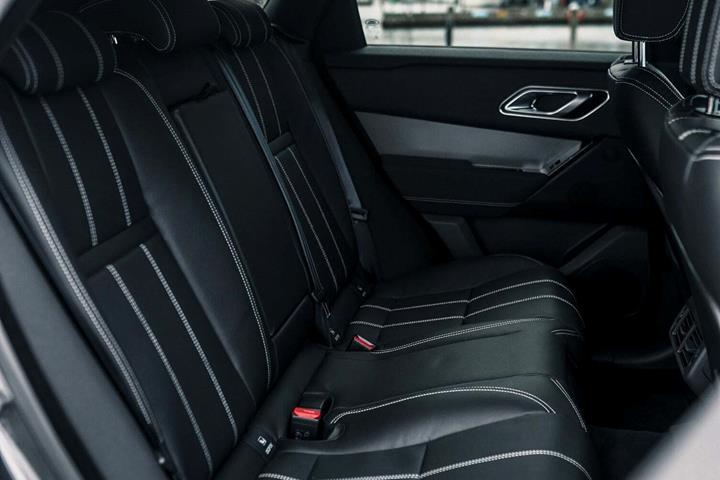 Grå Land Rover Range Rover Velar fra 2022