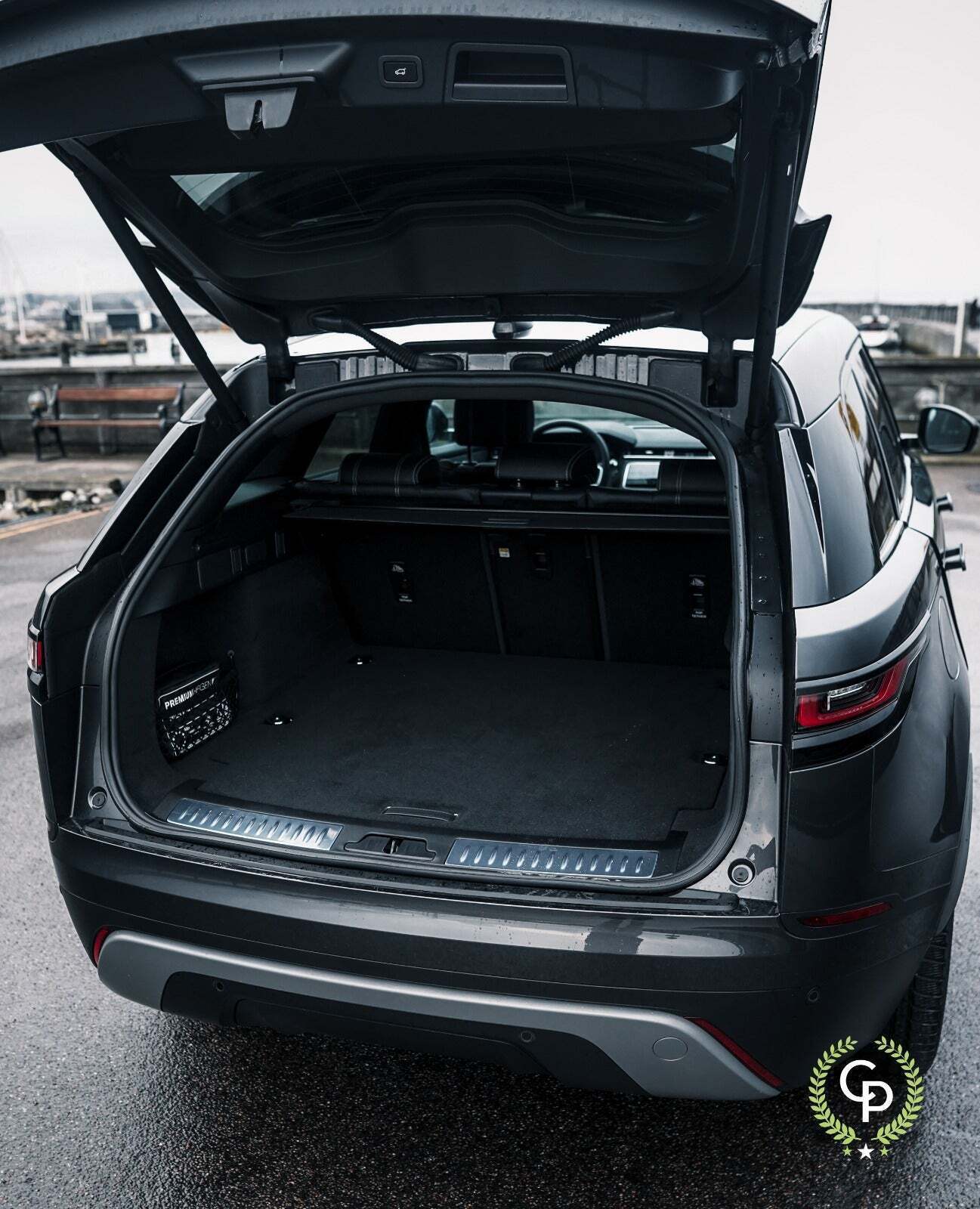 Grå Land Rover Range Rover Velar fra 2022