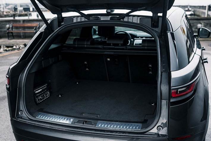 Grå Land Rover Range Rover Velar fra 2022