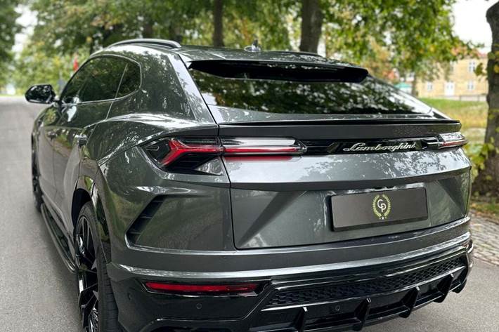 Grå Lamborghini Urus fra 2019