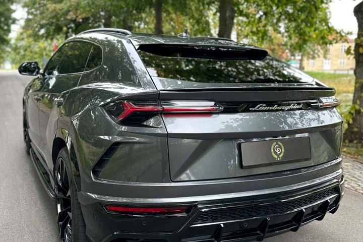 Grå Lamborghini Urus fra 2019