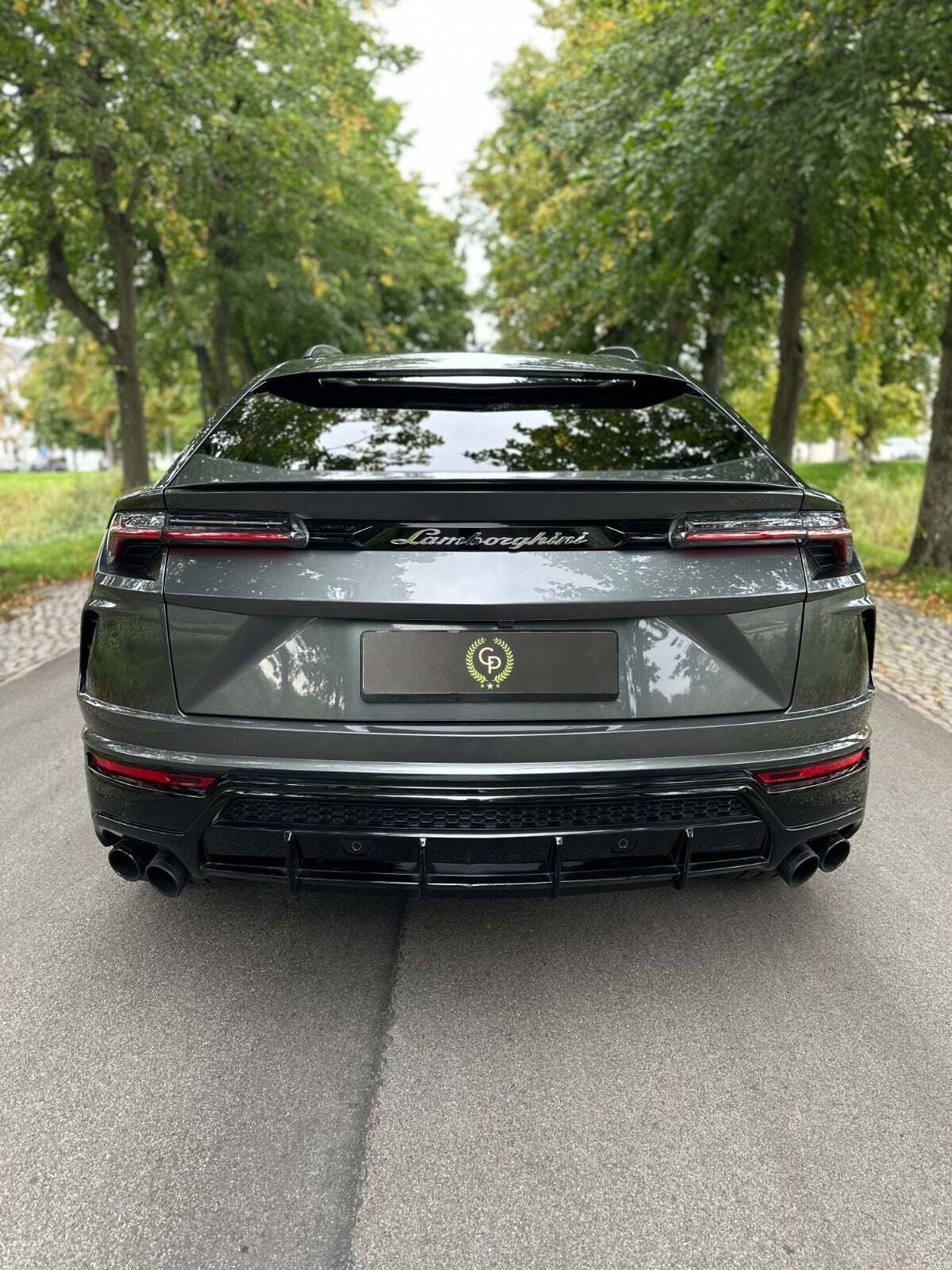 Grå Lamborghini Urus fra 2019