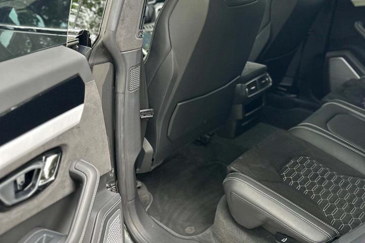 Grå Lamborghini Urus fra 2019