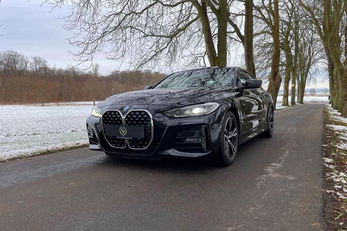 Sort BMW 420d fra 2022 set udefra