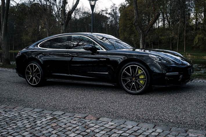 Sort Porsche Panamera Turbo S fra 2018