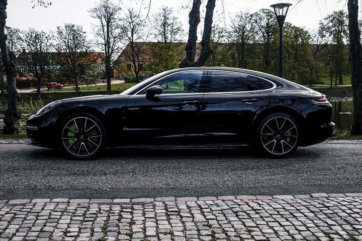 Sort Porsche Panamera Turbo S fra 2018