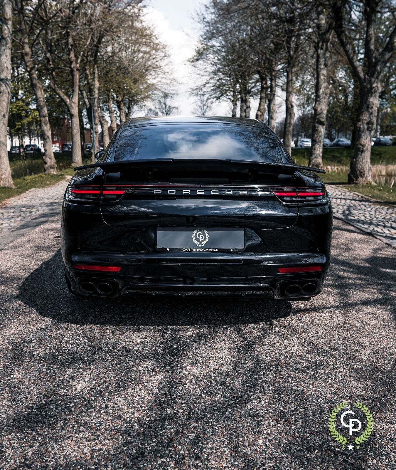 Sort Porsche Panamera Turbo S fra 2018 set udefra